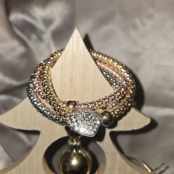 Bracelets - Picture 6 of 9